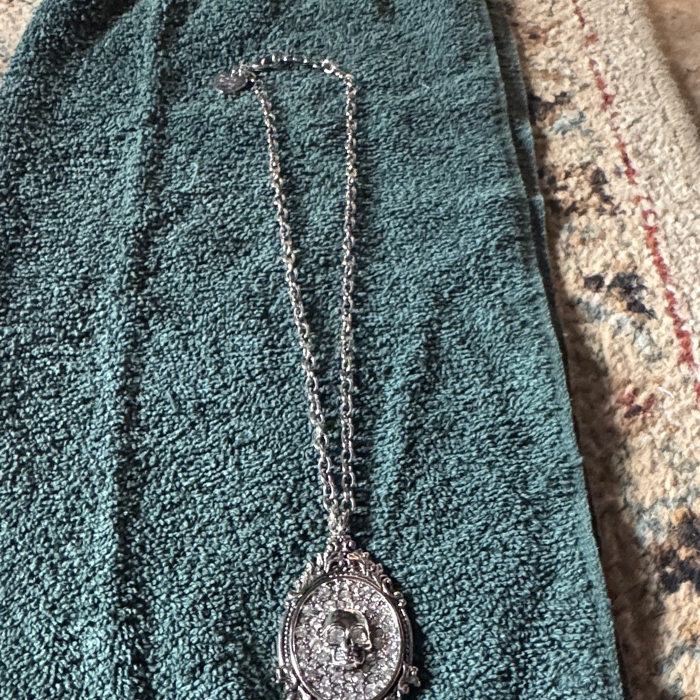 Vintage-Inspired Silver Tone Skull Pendant Necklace